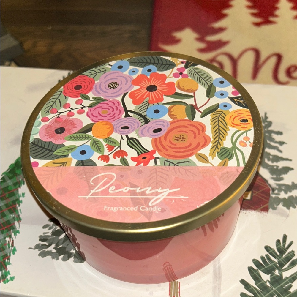 Fragranced Candle - Pink Floral Design 4 wick candle
